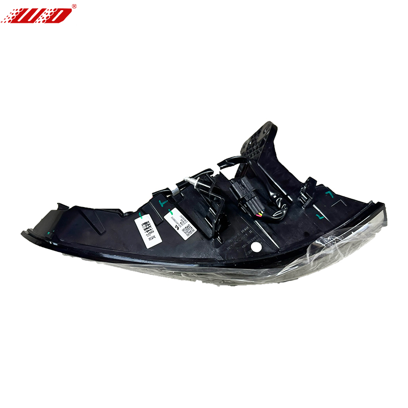 X02-41330011 - Światło tylne lewe - L8 X02-41330012 - Światło tylne prawe - L8